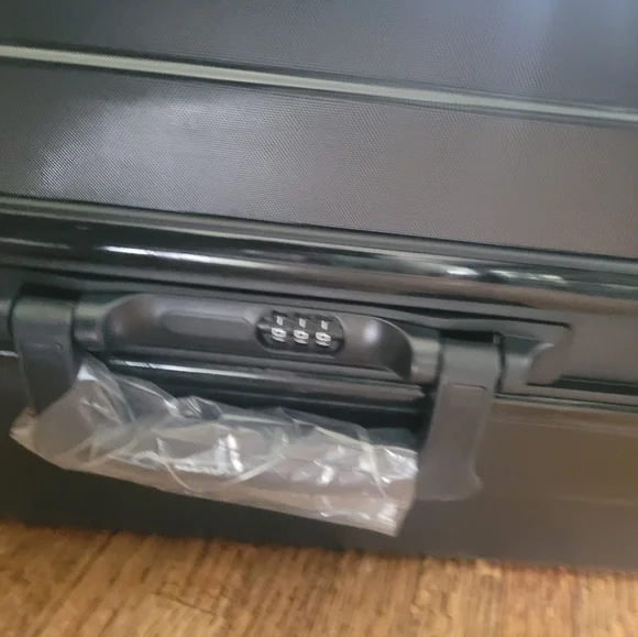 Suitcase - Picture 5 of 6